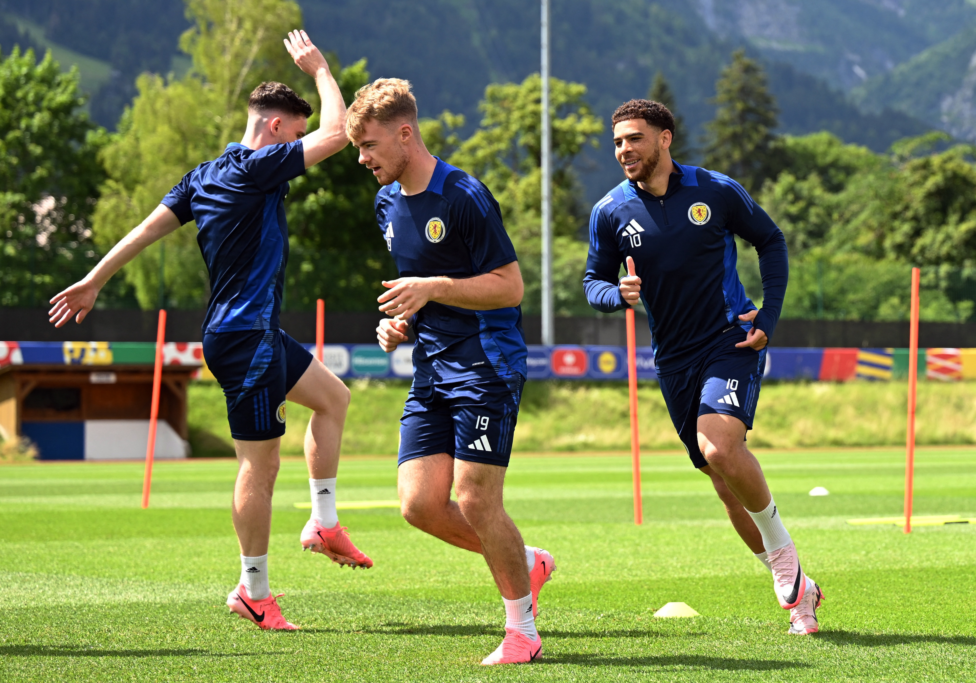 德罗巴新星败北表现突出，瑞士队前途光明！的简单介绍